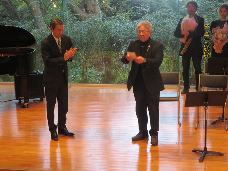 寄付金目録の贈呈