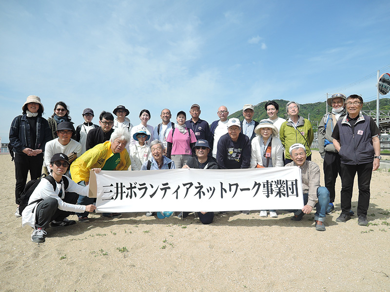 最前列左　横断幕を持つ筆者