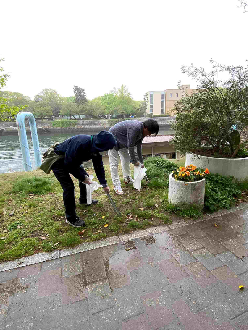 平和記念公園清掃風景